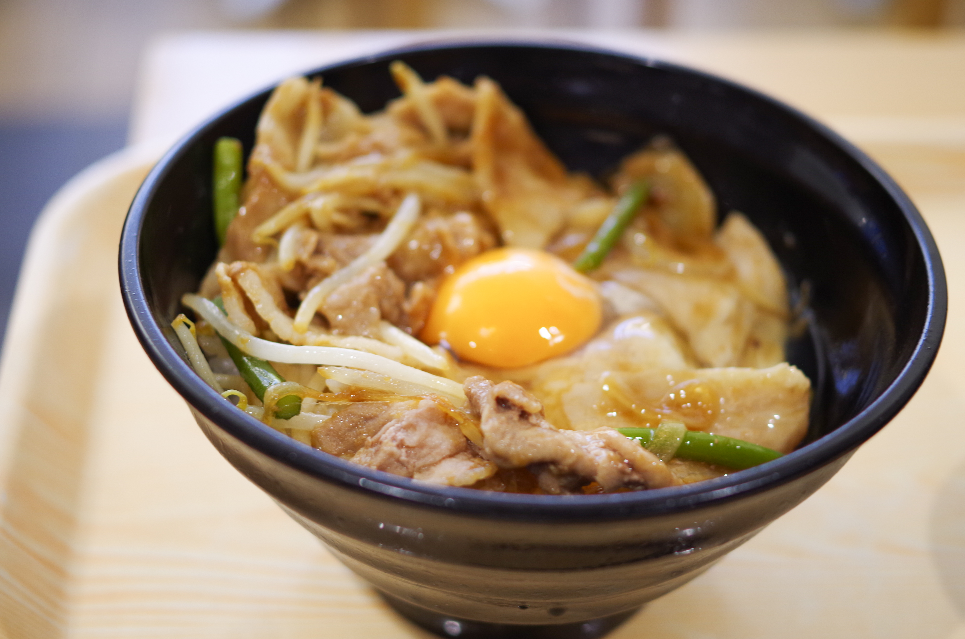厚木の豚肉直売所「うすいファーム」が飲食店として海老名SAに